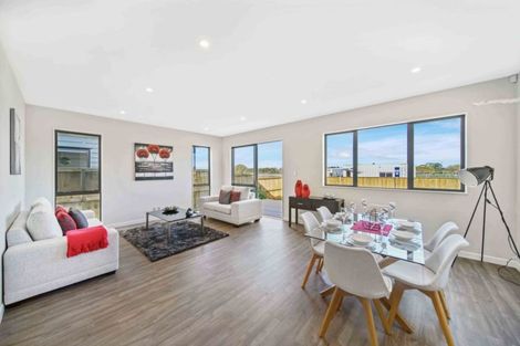 Photo of property in 30 Lusitano Drive, Karaka, Papakura, 2113