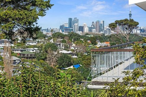 Photo of property in 32 Seaview Avenue, Northcote, Auckland, 0627