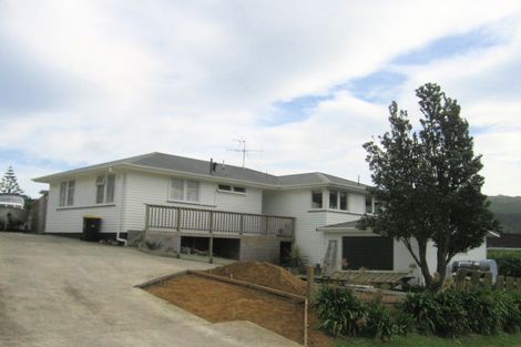Photo of property in 12 Bartlett Grove, Tawa, Wellington, 5028