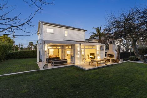 Photo of property in 28 Princes Street, Northcote Point, Auckland, 0627