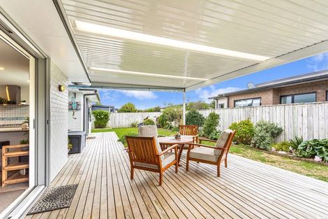 Photo of property in 13 Robert Might Road, Kumeu, 0810