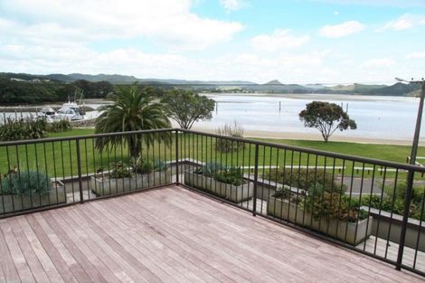 Photo of property in 613b Beach Road, Whangamata, 3620
