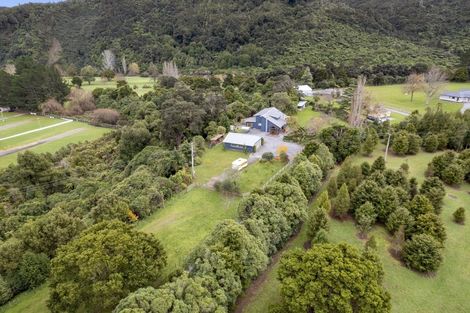 Photo of property in 61 Twin Lakes Road, Te Marua, Upper Hutt, 5018