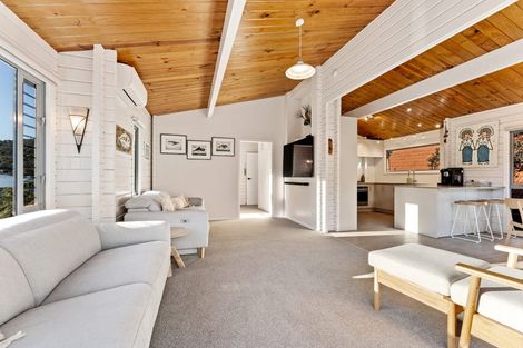 Photo of property in 54 Waiwera Road, Waiwera, Orewa, 0994