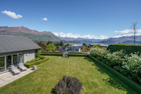 Photo of property in 1 Briar Bank Drive, Wanaka, 9305