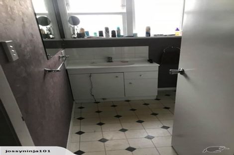 Photo of property in 28 Woodleigh Street, Frankleigh Park, New Plymouth, 4310