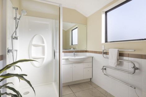 Photo of property in 98 Pacific Drive, Fitzherbert, Palmerston North, 4410