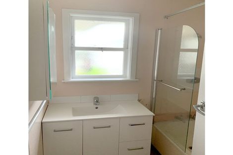 Photo of property in 5 Corsair Crescent, Mangere, Auckland, 2022