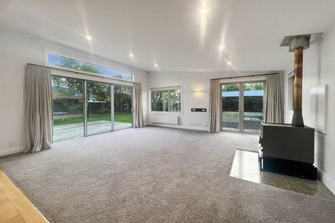 Photo of property in 4 Coates Grove, Silverstream, Upper Hutt, 5019