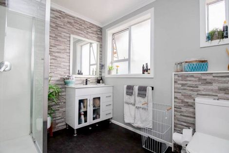 Photo of property in 10 Bush Street, Paeroa, 3600