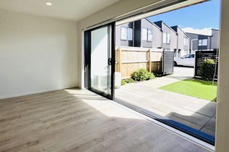 Photo of property in 14/12 Tawa Road, Te Atatu Peninsula, Auckland, 0610