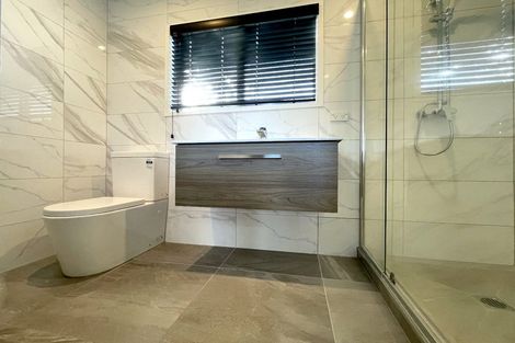 Photo of property in 15 Dalwhinnie Parade, Highland Park, Auckland, 2010