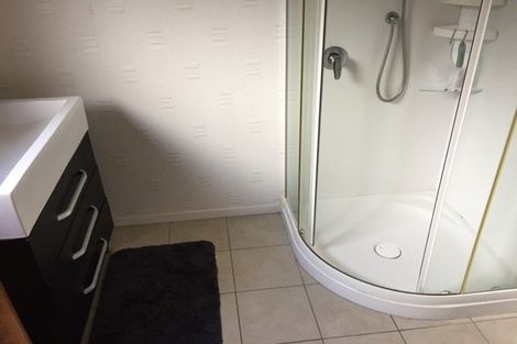 Photo of property in 1/130 Cliff View Drive, Green Bay, Auckland, 0604