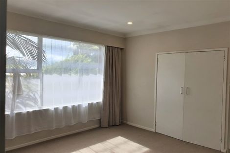 Photo of property in 17 Hepburn Road, Glendene, Auckland, 0602