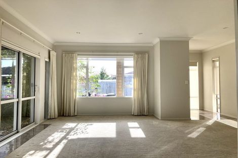 Photo of property in 16 Midhurst Avenue, Henderson, Auckland, 0612