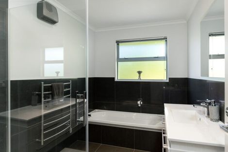 Photo of property in 26 Russell Street, Picton, 7220