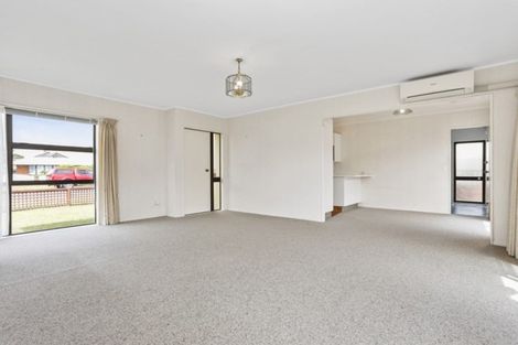 Photo of property in 7a Beach Road, Orewa, 0931