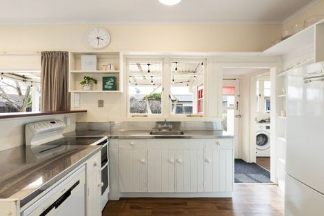 Photo of property in 26 Forest Lake Road, Forest Lake, Hamilton, 3200