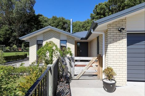 Photo of property in 16 Karaka Place, Kinloch, Taupo, 3377