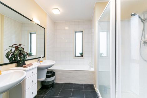 Photo of property in 39 Homewood Crescent, Karori, Wellington, 6012