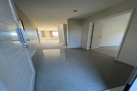 Photo of property in 18 Mulroy Place, Pinehill, Auckland, 0632