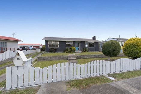 Photo of property in 25 Rimu Street, Levin, 5510