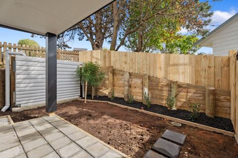 Photo of property in 1/33 Elizabeth Drive, West Harbour, Auckland, 0618