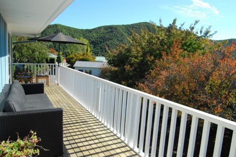 Photo of property in 250a Waikawa Road, Waikawa, Picton, 7220
