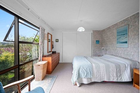 Photo of property in 48 Pokapu Street, Titirangi, Auckland, 0600