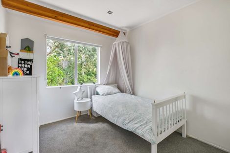Photo of property in 8a Holiday Road, Stanmore Bay, Whangaparaoa, 0932