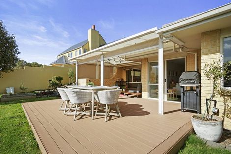 Photo of property in 125 Woodman Drive, Tawa, Wellington, 5028