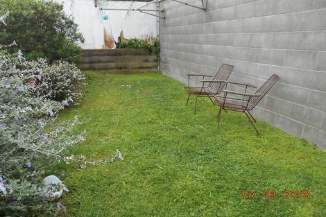 Photo of property in 10 Hawker Street, Mount Victoria, Wellington, 6011