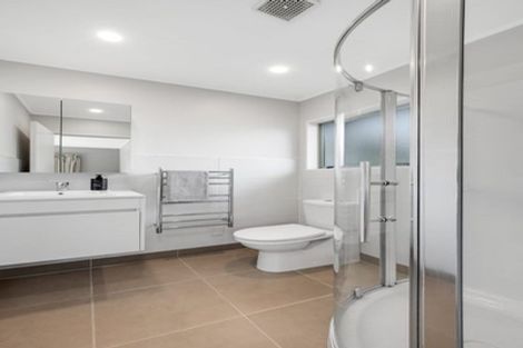 Photo of property in 18 Matterhorn Crescent, Northpark, Auckland, 2013