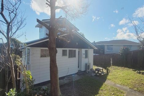 Photo of property in 114 Gloaming Hill, Titahi Bay, Porirua, 5022