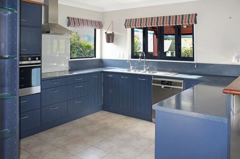 Photo of property in 153 Ruapehu Drive, Fitzherbert, Palmerston North, 4410