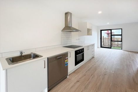 Photo of property in 58 Rauemi Way, Te Atatu South, Auckland, 0610