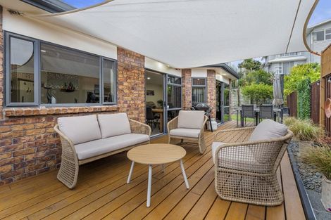 Photo of property in 44 Chesterfield Way, Orewa, 0931