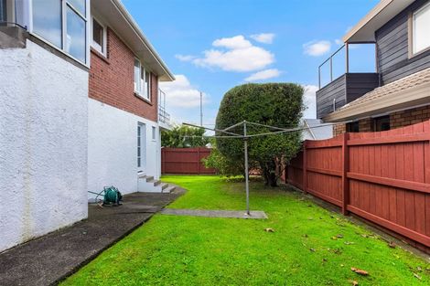 Photo of property in 1/53 Uxbridge Road, Mellons Bay, Auckland, 2014