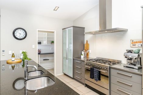 Photo of property in 19 Shalimar Place, Huntington, Hamilton, 3210