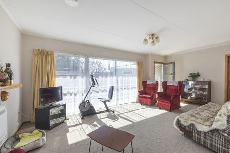 Photo of property in 33 Tararua Terrace, Cloverlea, Palmerston North, 4412