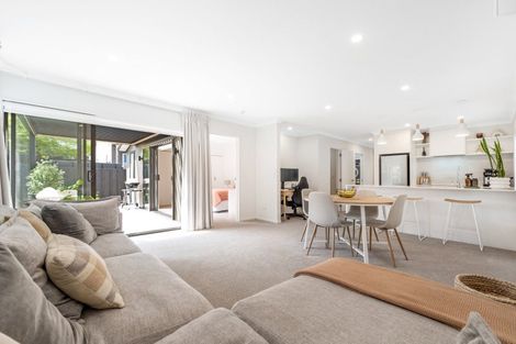 Photo of property in 16b Cairngorm Place, Highland Park, Auckland, 2010