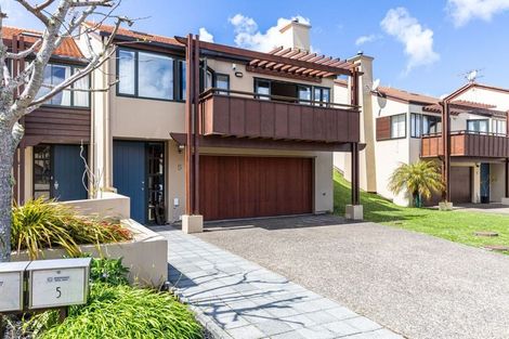 Photo of property in 5/8 Tobago Place, Sunnynook, Auckland, 0620