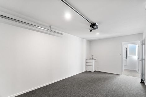 Photo of property in 5 Selkirk Lane, Hamilton Lake, Hamilton, 3204