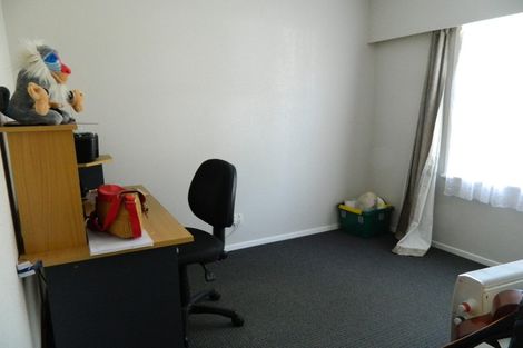 Photo of property in 3 Merritt Way, Newlands, Wellington, 6037