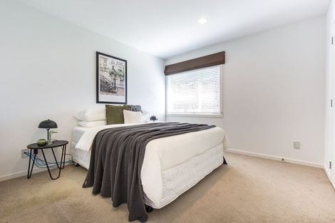 Photo of property in 84 Lake Panorama Drive, Henderson Valley, Auckland, 0612