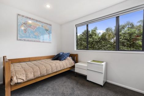 Photo of property in 17 Scarlet Oak Drive, Schnapper Rock, Auckland, 0632