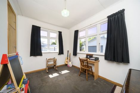 Photo of property in 15 Waldegrave Street, Palmerston North, 4410