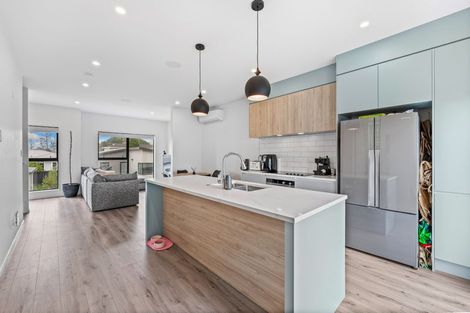 Photo of property in 6/107 Hobsonville Road, West Harbour, Auckland, 0618