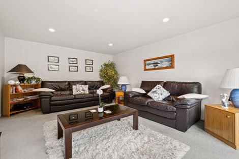 Photo of property in 25 Farquhars Road, Redwood, Christchurch, 8051