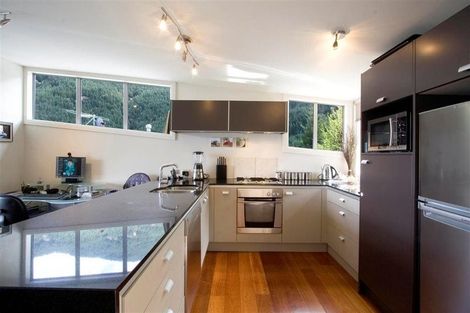 Photo of property in 6b Miller Place, Sunshine Bay, Queenstown, 9300